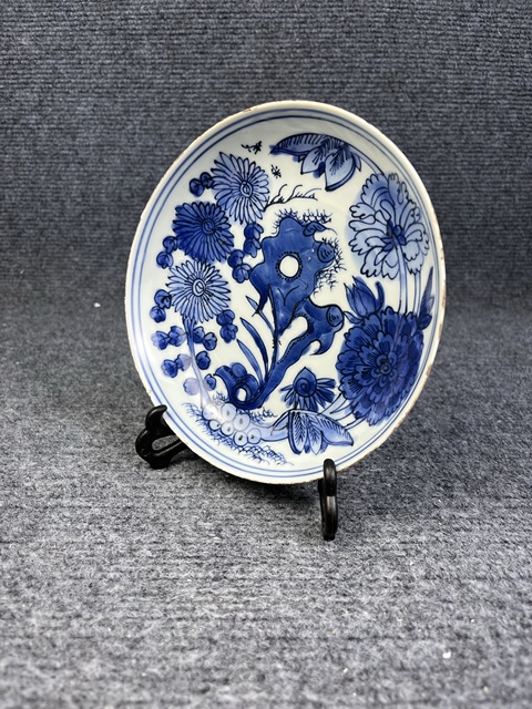 古玩陶瓷青花洞石花卉紋盤真品鑒賞圖