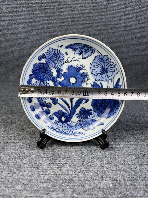 古玩陶瓷青花洞石花卉紋盤真品鑒賞圖