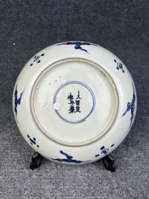 古玩陶瓷青花洞石花卉紋盤真品鑒賞圖