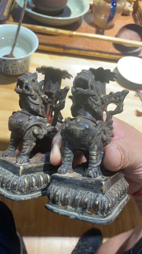 古玩銅器燭臺真品鑒賞圖