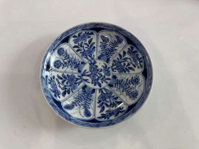 古玩陶瓷花卉紋青花盤真品鑒賞圖