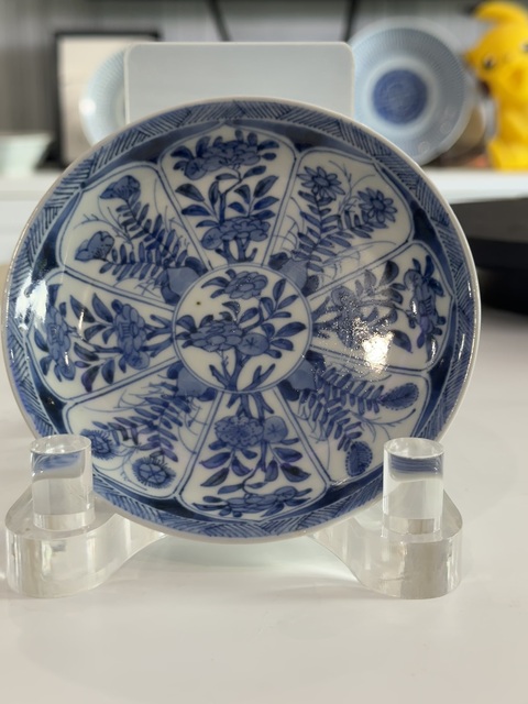 古玩陶瓷花卉紋青花盤真品鑒賞圖