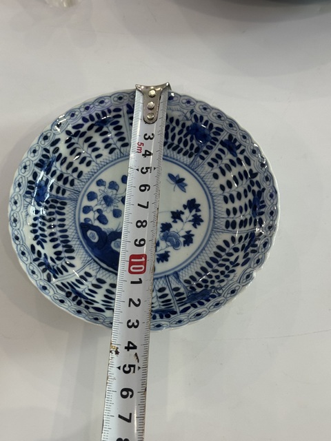 古玩陶瓷花卉紋青花盤真品鑒賞圖