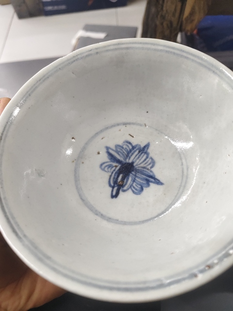 古玩陶瓷青花花卉紋茶碗真品鑒賞圖
