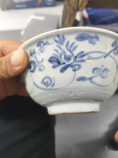 古玩陶瓷青花花卉紋茶碗真品鑒賞圖