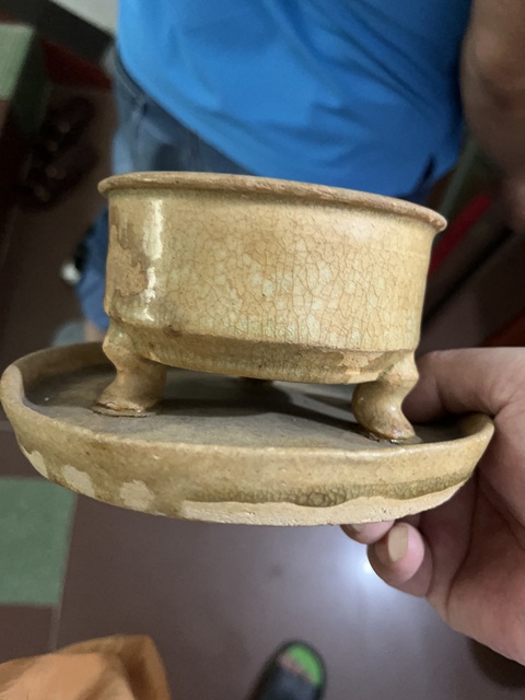 古玩陶瓷洪州窯青釉三足爐真品鑒賞圖