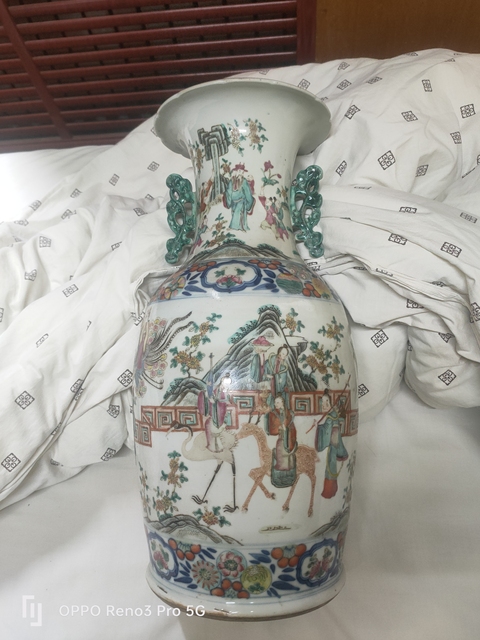 古玩陶瓷人物紋粉彩瓶真品鑒賞圖