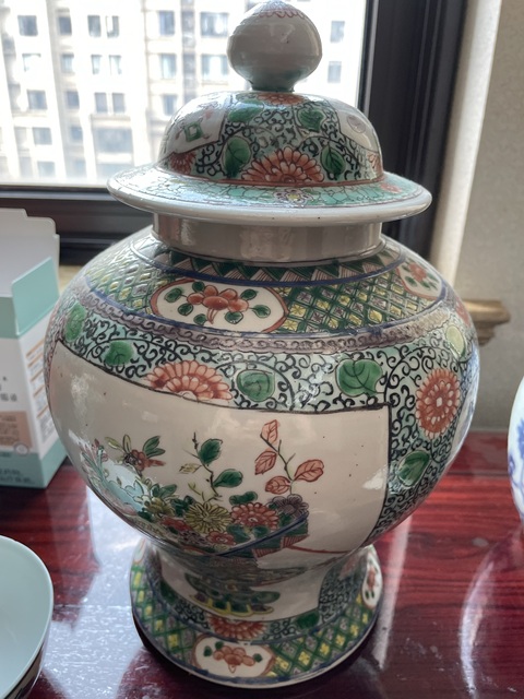 古玩陶瓷晚清·五彩開窗花卉紋將軍罐 真品鑒賞圖
