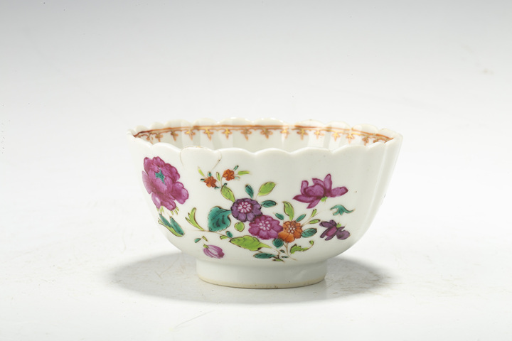 古玩陶瓷清乾隆·粉彩花卉紋花口杯真品鑒賞圖