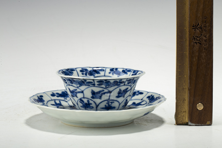 古玩陶瓷清康熙·青花喜鵲登梅圖花口杯碟
真品鑒賞圖