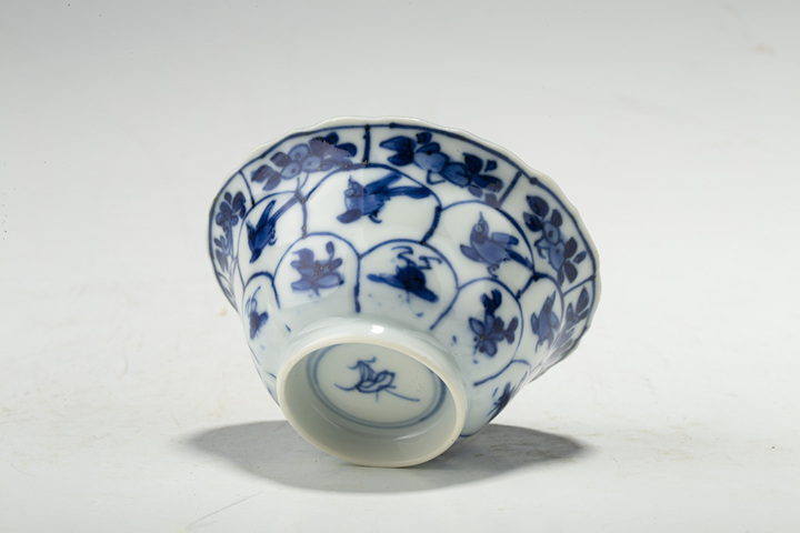 古玩陶瓷清康熙·青花喜鵲登梅圖花口杯碟
真品鑒賞圖
