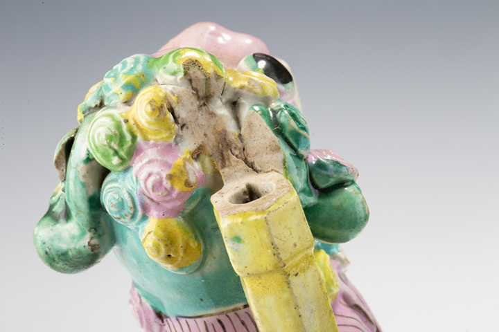 古玩陶瓷清中·粉彩獅子燭臺一對真品鑒賞圖