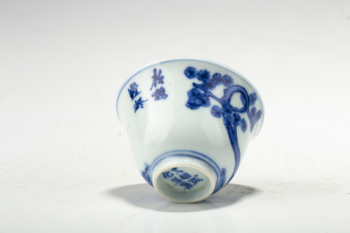 古玩陶瓷清中·青花松鶴紋杯一對真品鑒賞圖