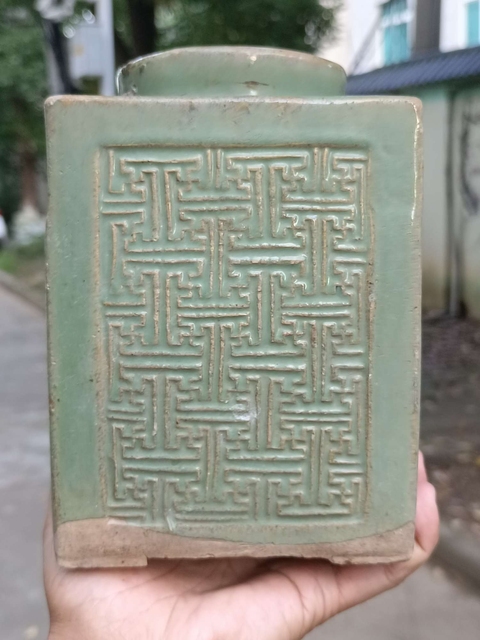 古玩陶瓷宜興白泥紫砂胎綠鈞釉萬字紋茶葉罐真品鑒賞圖