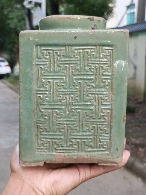 古玩陶瓷宜興白泥紫砂胎綠鈞釉萬字紋茶葉罐真品鑒賞圖