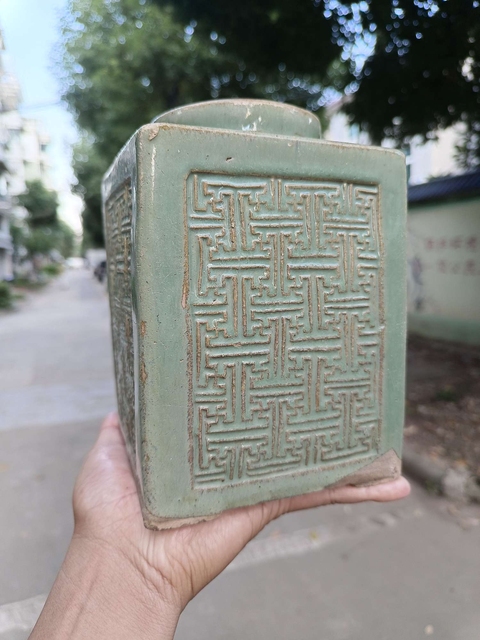 古玩陶瓷宜興白泥紫砂胎綠鈞釉萬字紋茶葉罐真品鑒賞圖