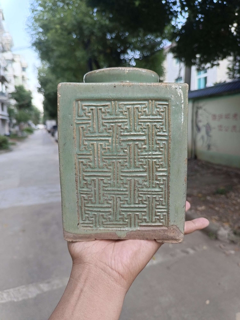 古玩陶瓷宜興白泥紫砂胎綠鈞釉萬字紋茶葉罐真品鑒賞圖