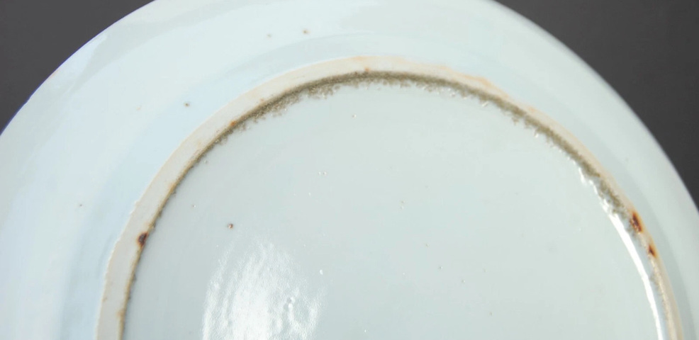 古玩陶瓷礬紅彩花鳥紋盤真品鑒賞圖