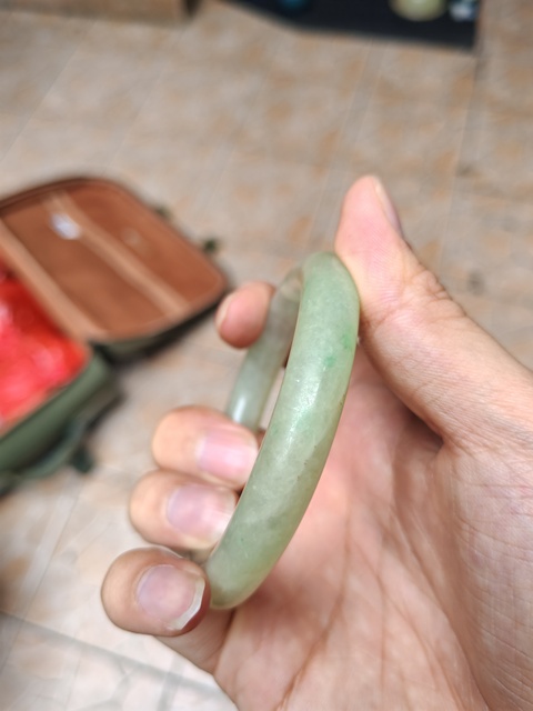 古玩玉器翡翠鐲子真品鑒賞圖