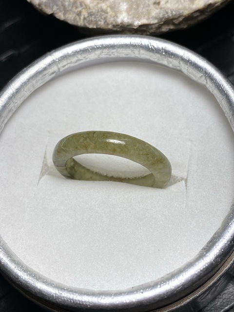古玩玉器清代天然冰種翡翠雕“素紋戒指”拍賣，當前價格1200元