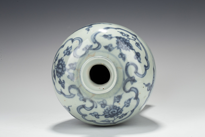 古玩陶瓷明正德·青花纏枝花卉紋梅瓶真品鑒賞圖