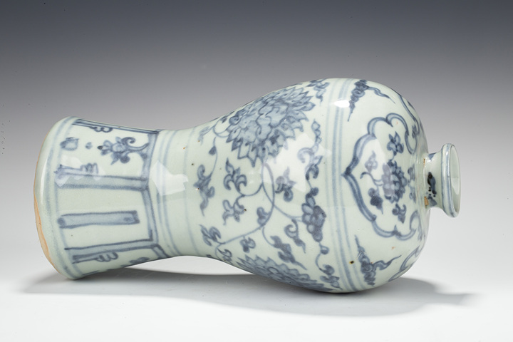 古玩陶瓷明正德·青花纏枝花卉紋梅瓶真品鑒賞圖