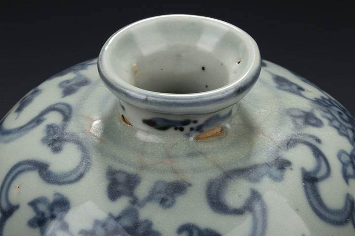 古玩陶瓷明正德·青花纏枝花卉紋梅瓶真品鑒賞圖
