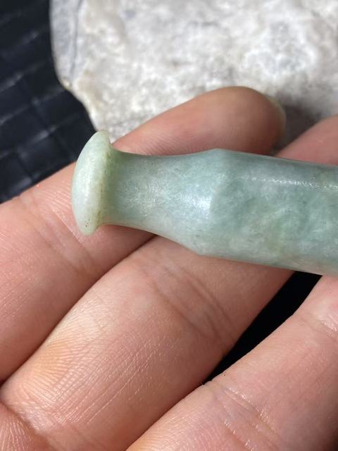 古玩玉器清代翡翠雕“素紋煙嘴”拍賣,當前價格800元