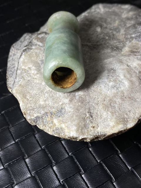 古玩玉器清代翡翠雕“素紋煙嘴”拍賣,當前價格800元