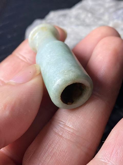古玩玉器清代翡翠雕“素紋煙嘴”拍賣,當前價格800元