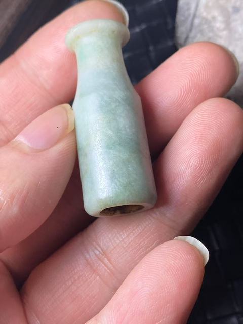 古玩玉器清代翡翠雕“素紋煙嘴”拍賣,當前價格800元