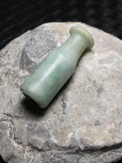 古玩玉器清代翡翠雕“素紋煙嘴”拍賣,當前價格800元