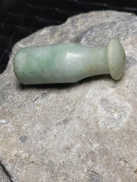 古玩玉器清代翡翠雕“素紋煙嘴”拍賣,當前價格800元