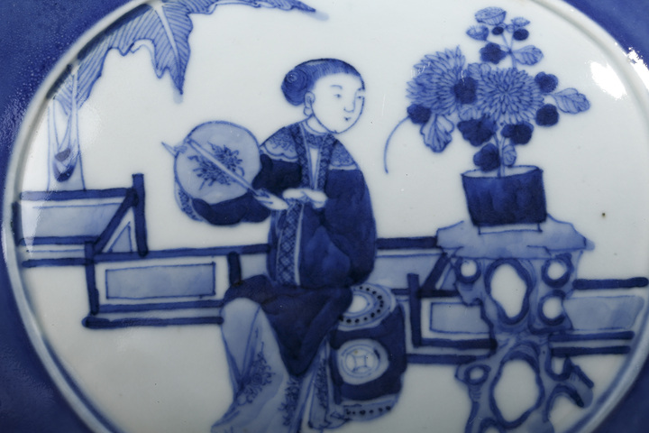 古玩陶瓷晚清·藍釉開窗青花山水仕女紋貫耳瓶拍賣，當前價格14540元