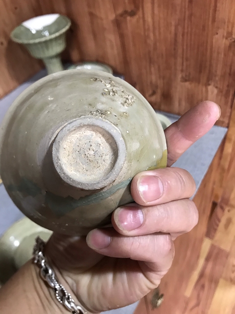古玩陶瓷耀州窯青釉團(tuán)菊紋盞真品鑒賞圖
