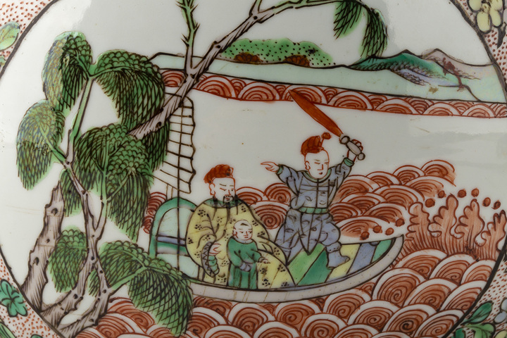古玩陶瓷清晚·五彩錦地花蝶開窗三國人物紋天球瓶
真品鑒賞圖