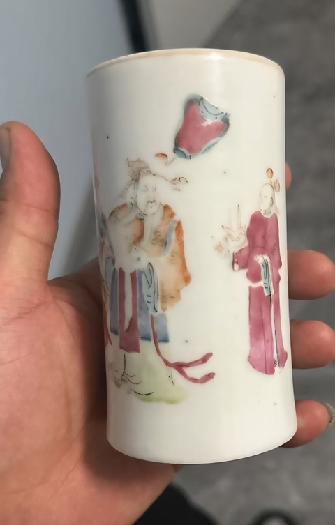 古玩陶瓷人物紋粉彩筆筒真品鑒賞圖