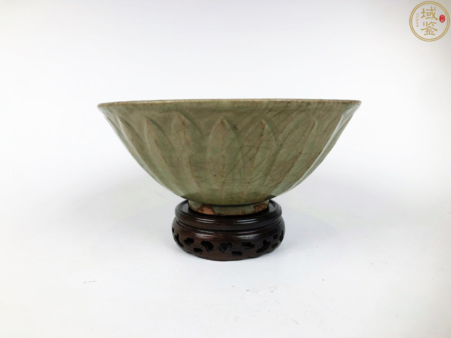 古玩陶瓷明早期龍泉蓮瓣碗真品鑒賞圖