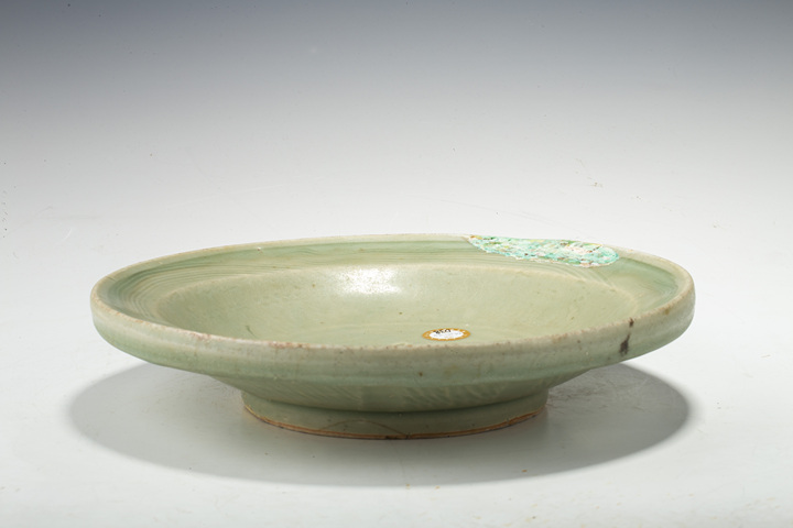 古玩陶瓷明中·青釉暗刻壽字紋盤真品鑒賞圖