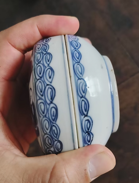 古玩陶瓷麒麟送子青花蓋盒真品鑒賞圖