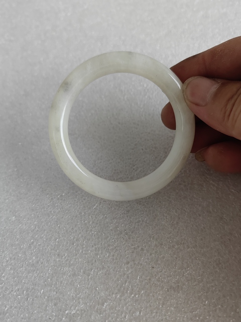 古玩玉器和田玉雕“素紋手鐲”拍賣,當前價格850元