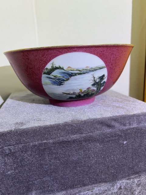 古玩陶瓷胭脂紅壓道山水紋碗真品鑒賞圖