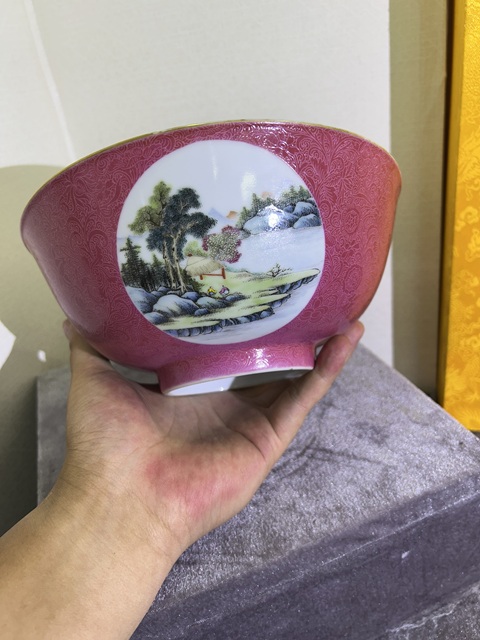 古玩陶瓷胭脂紅壓道山水紋碗真品鑒賞圖