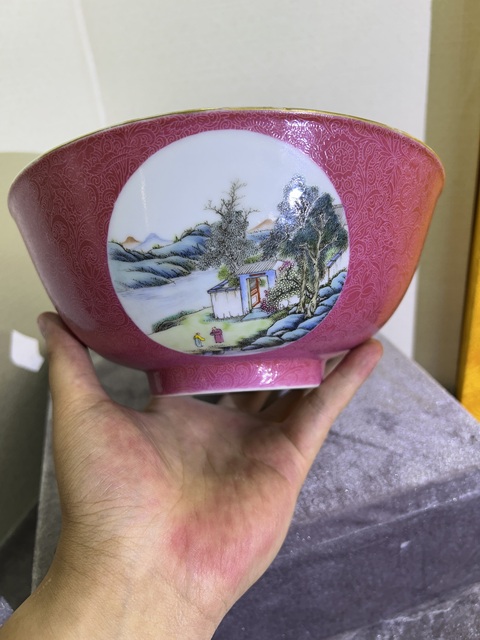 古玩陶瓷胭脂紅壓道山水紋碗真品鑒賞圖
