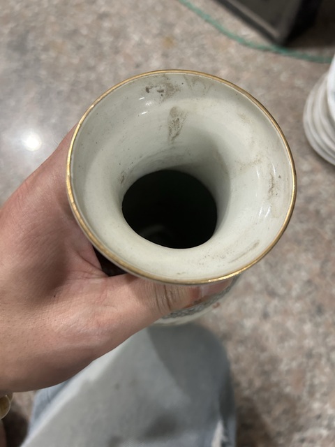 古玩陶瓷紅墨彩描金賞瓶真品鑒賞圖