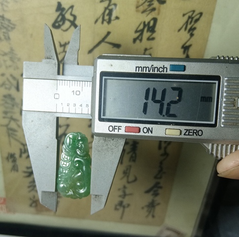 古玩玉器翡翠雕“福在眼前”掛件拍賣,當前價格500元