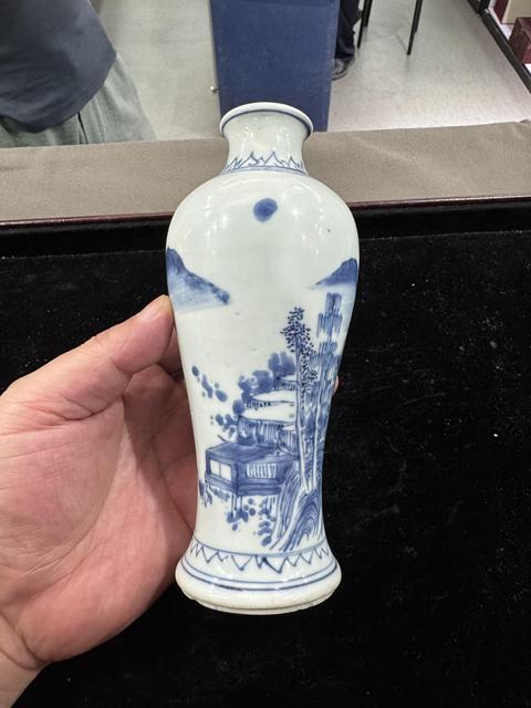 古玩陶瓷清康熙青花山水紋瓶真品鑒賞圖