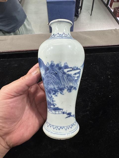 古玩陶瓷清康熙青花山水紋瓶真品鑒賞圖