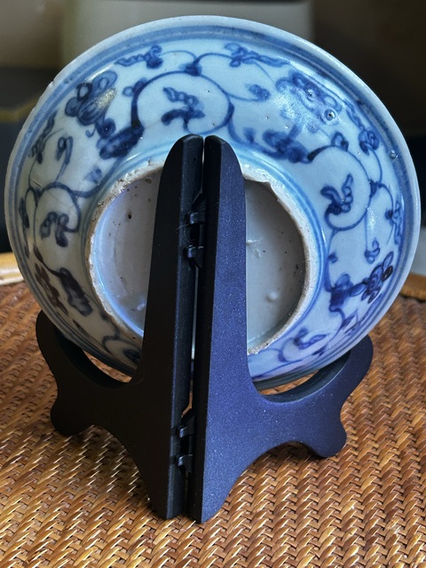 古玩陶瓷樹石欄桿青花盤真品鑒賞圖