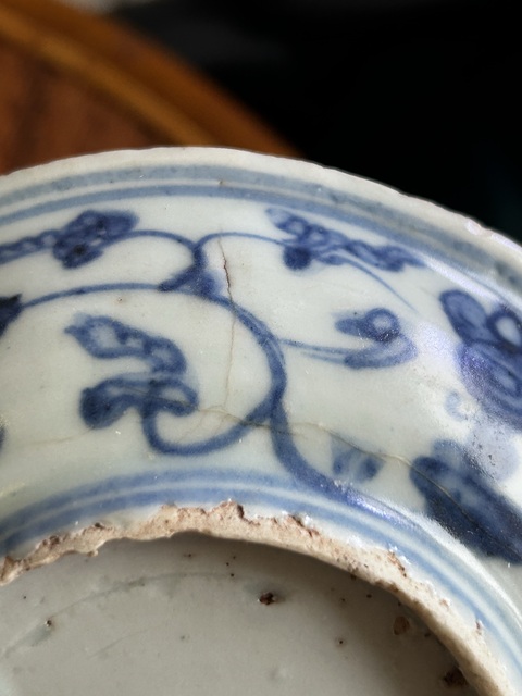 古玩陶瓷樹石欄桿青花盤真品鑒賞圖